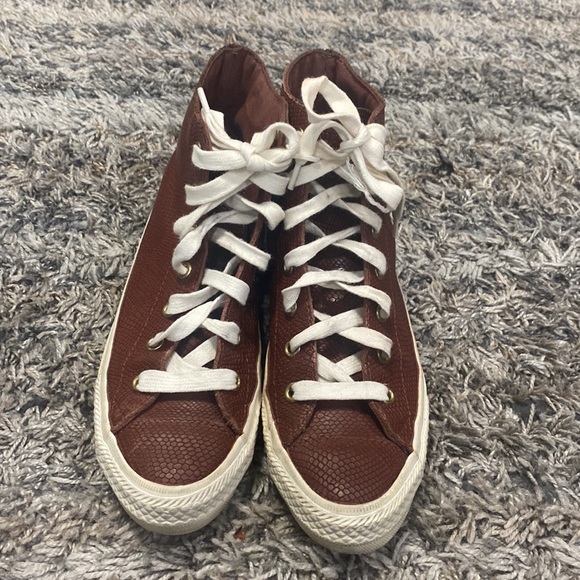 Converse women’s leather upper brown beige high top size 5 snake type texture - Picture 2 of 10